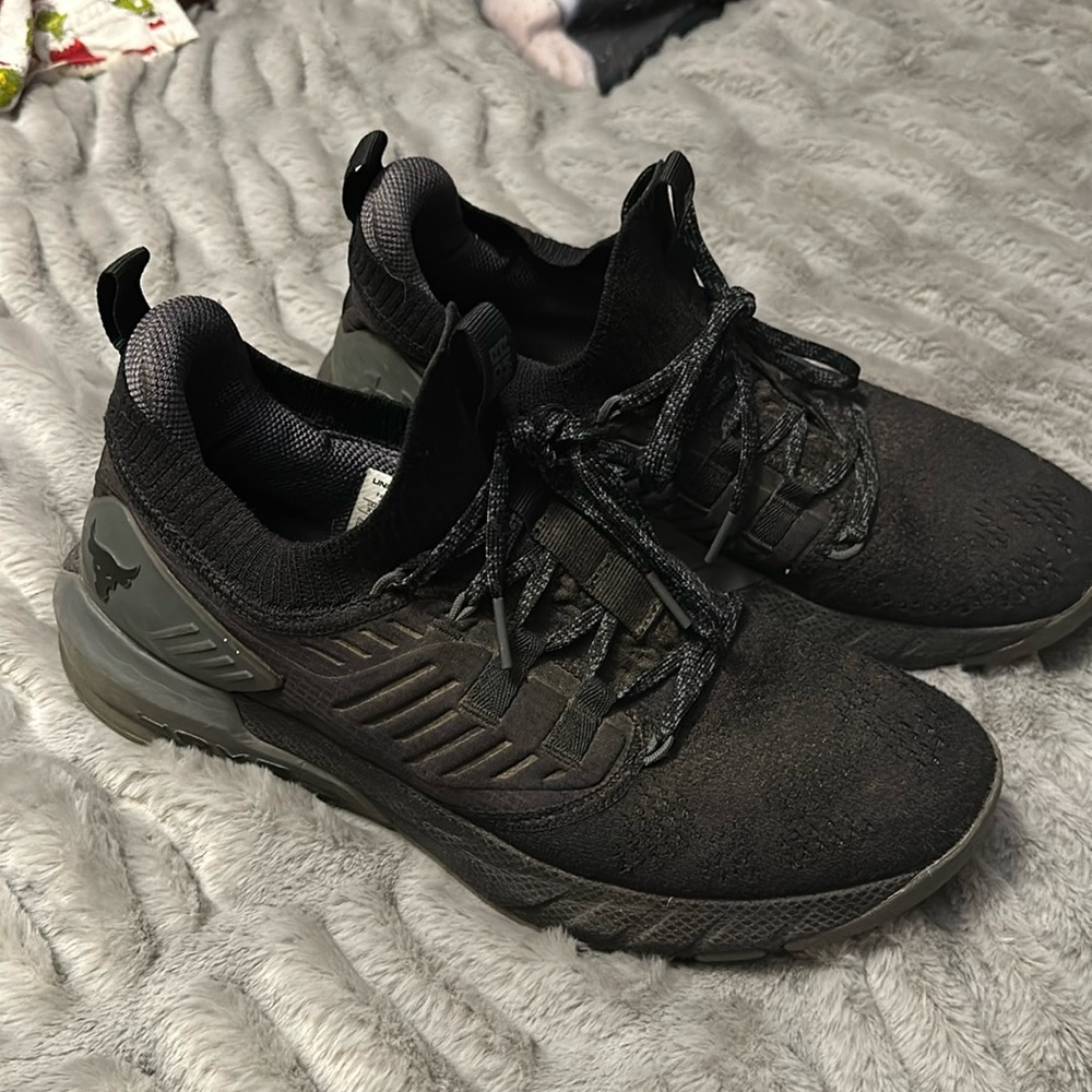 Under Armour men’s sneaker  black and grey  size 10